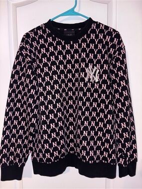 New York Yankees MLB Korea Pink Monogram Black Sweatshirt Size Medium